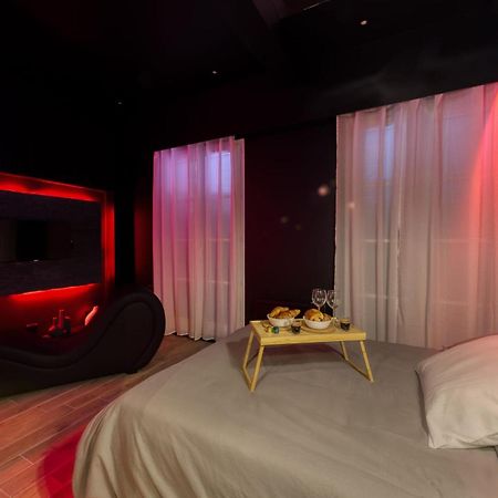 Suite Deluxe - Jacuzzi Melun Exterior photo