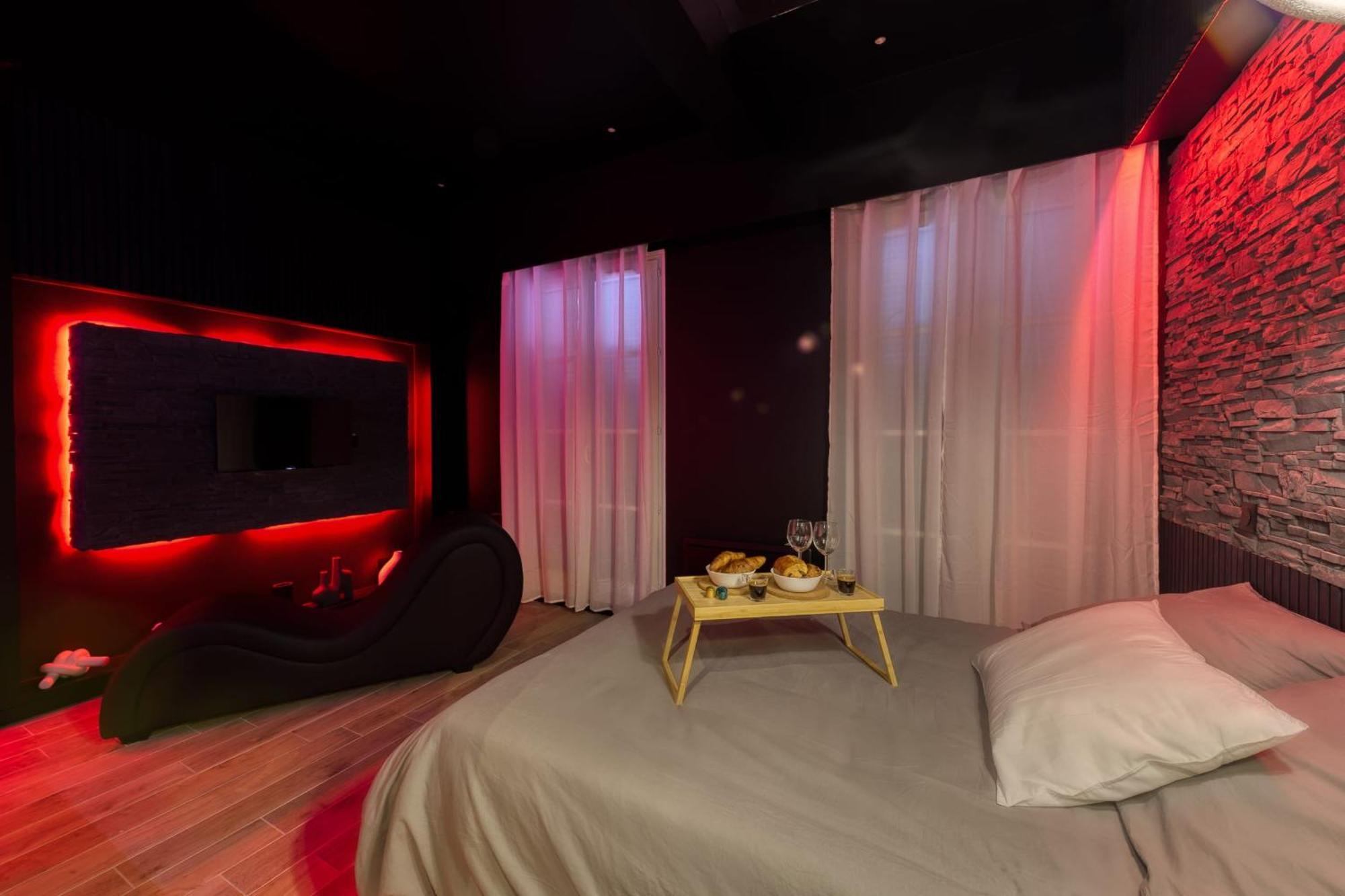 Suite Deluxe - Jacuzzi Melun Exterior photo