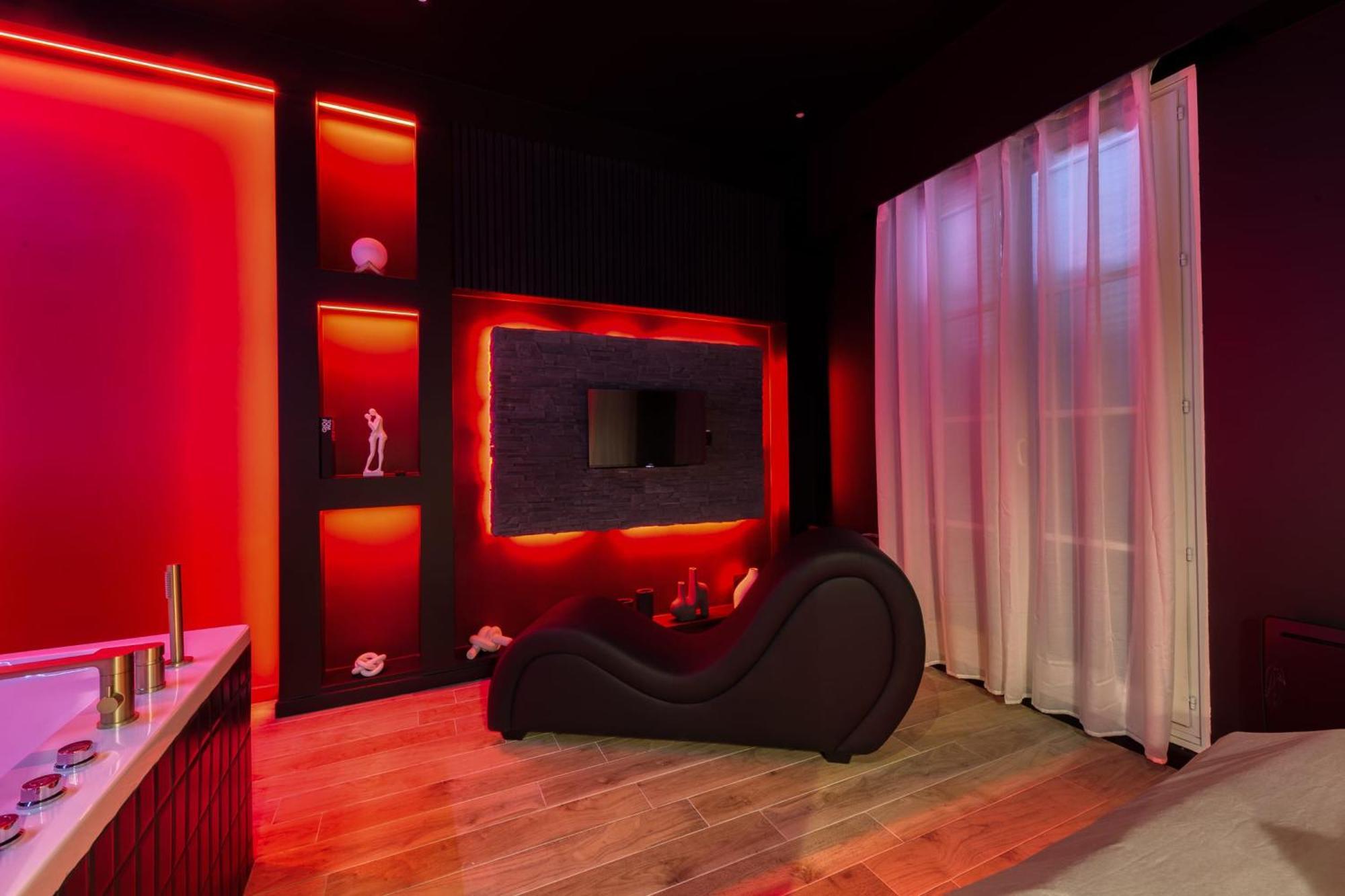 Suite Deluxe - Jacuzzi Melun Exterior photo