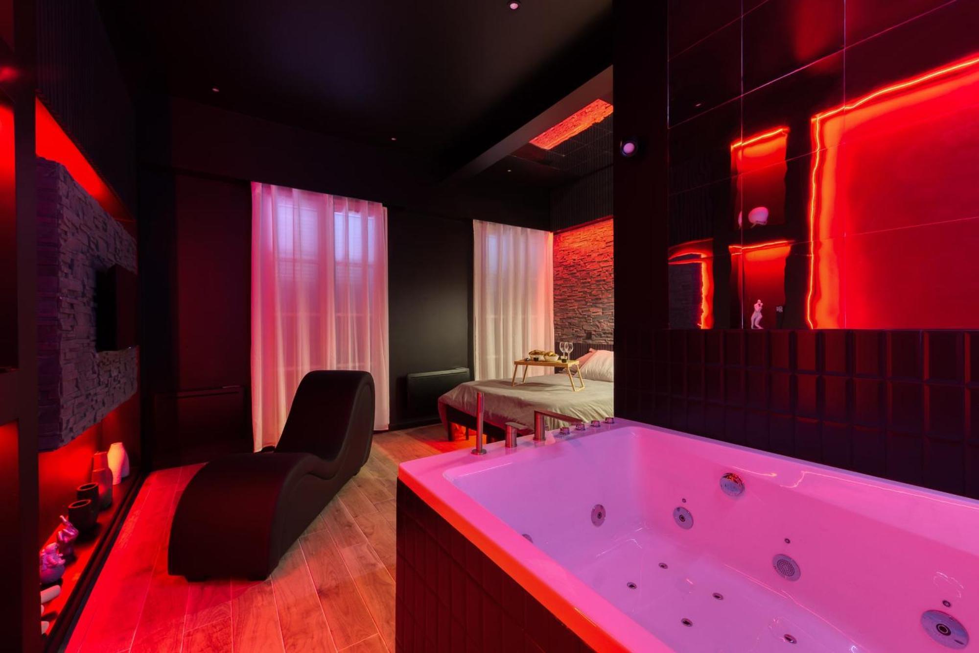 Suite Deluxe - Jacuzzi Melun Exterior photo
