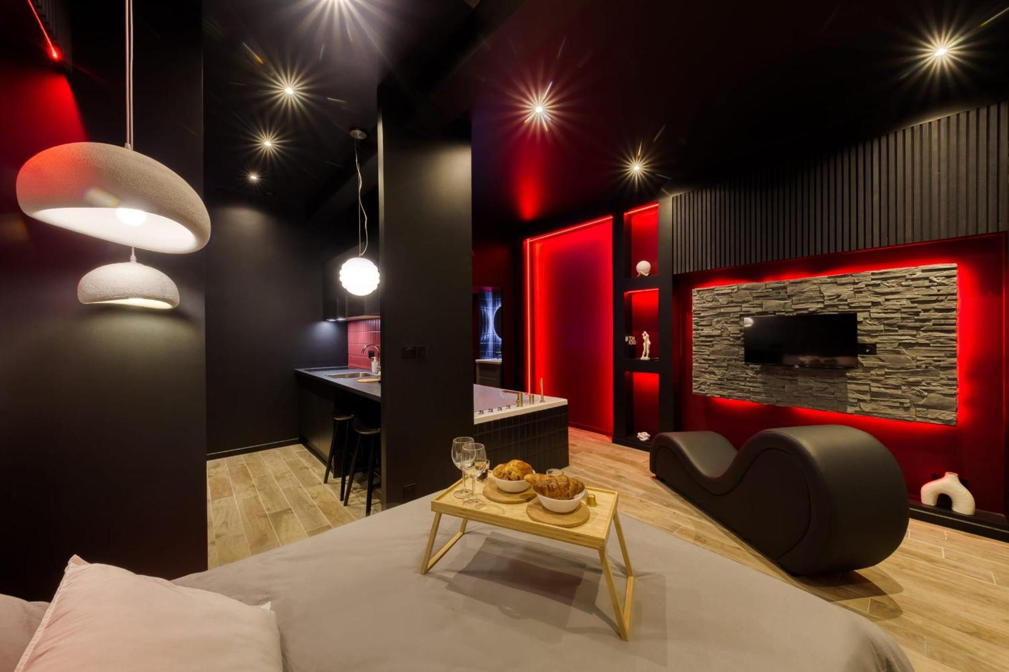 Suite Deluxe - Jacuzzi Melun Exterior photo