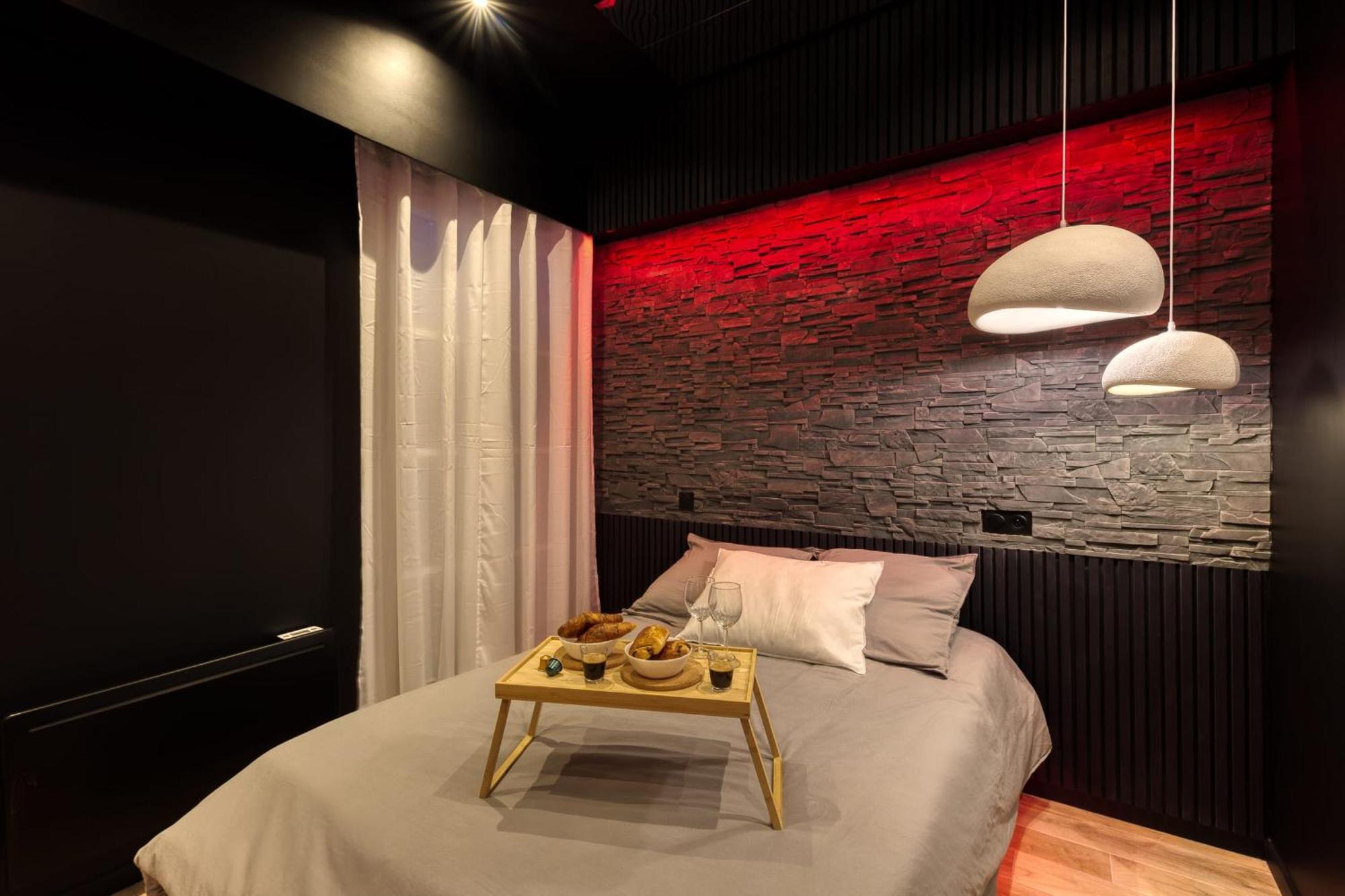Suite Deluxe - Jacuzzi Melun Exterior photo
